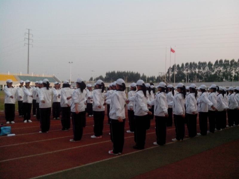 永利23411集团2012级新生军训系列报道之齐步走3.jpg 永利23411集团2012级新生军训系列报道之齐步走3.jpg