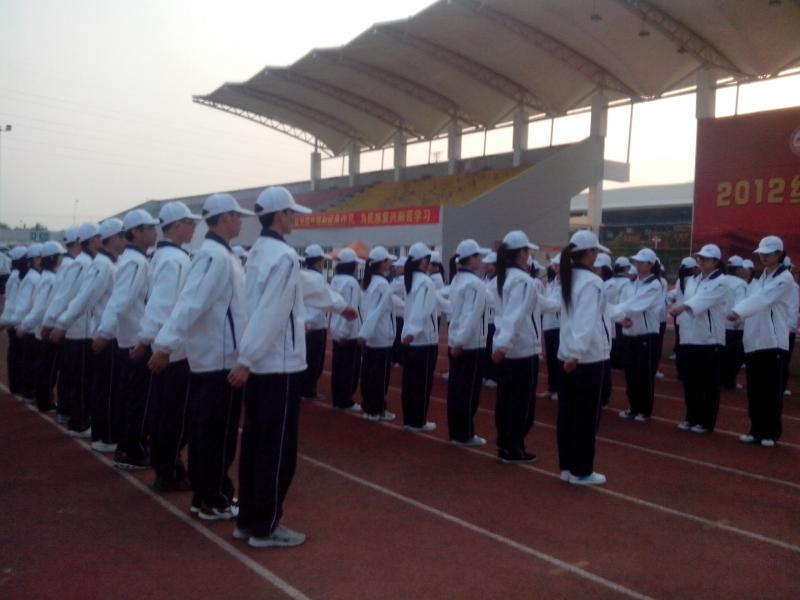 永利23411集团2012级新生军训系列报道之齐步走2.jpg 永利23411集团2012级新生军训系列报道之齐步走2.jpg